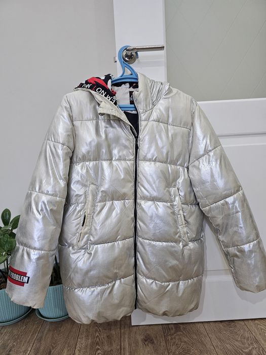 Продам куртку на девочку подростка