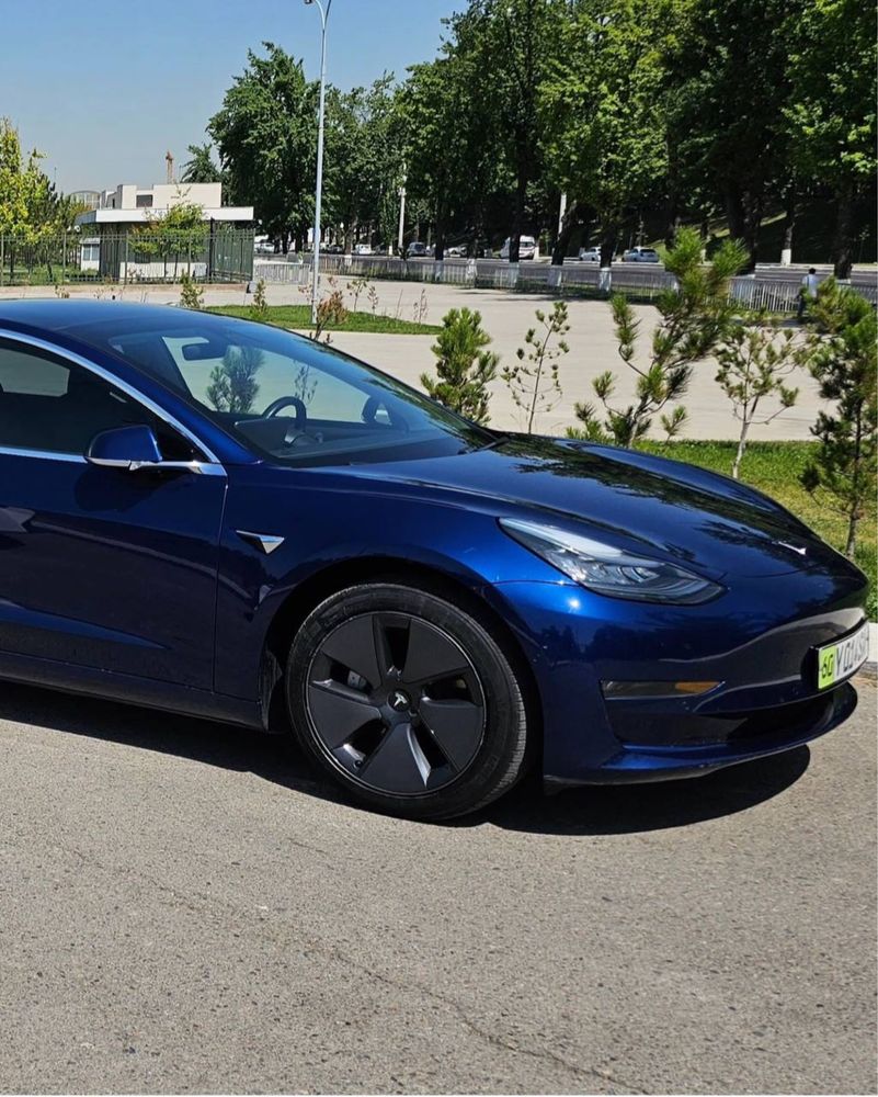 Tesla model 3  550 km yuradi 60ming yurgan ko'k rang