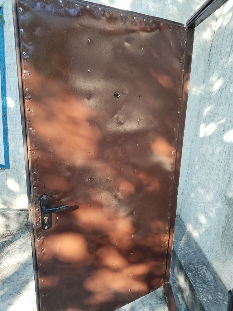 Продам дверь железную