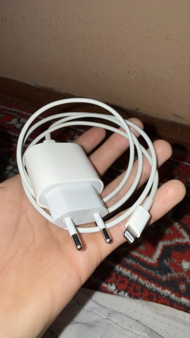 Iphone zaryatchik sotladi holati ideal aybi yok umuman garak bolsa tel