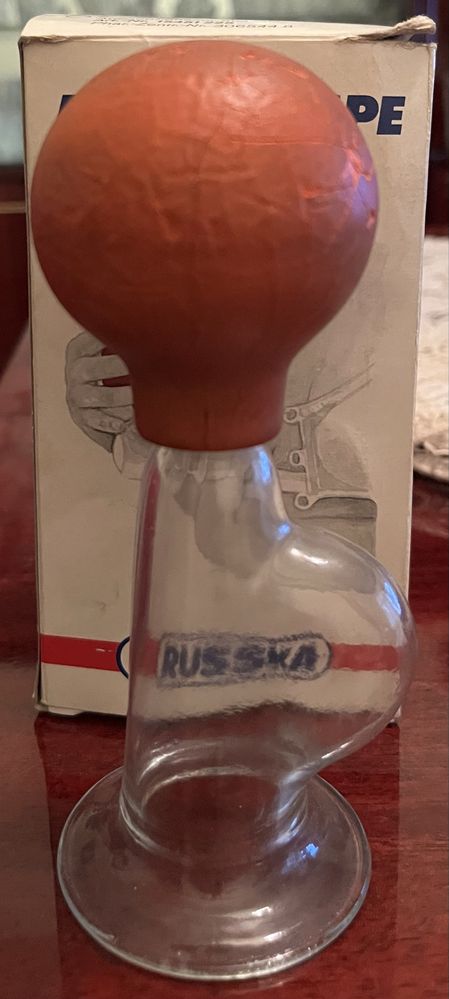 Pompa manuala alaptat