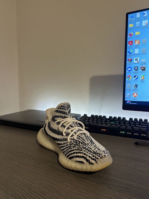 Yeezy zebra 350,arata ca si noi!!