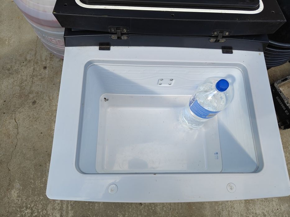 Frigider cu compresor 12v/24v/220v Waeco Dometic