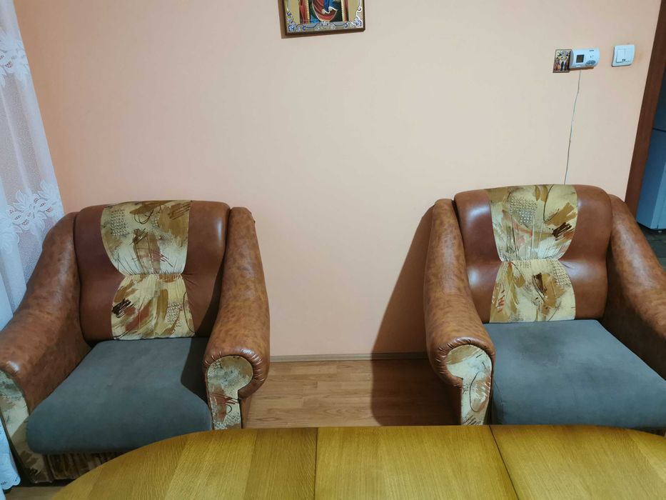 Canapea și două fotolii extensibile