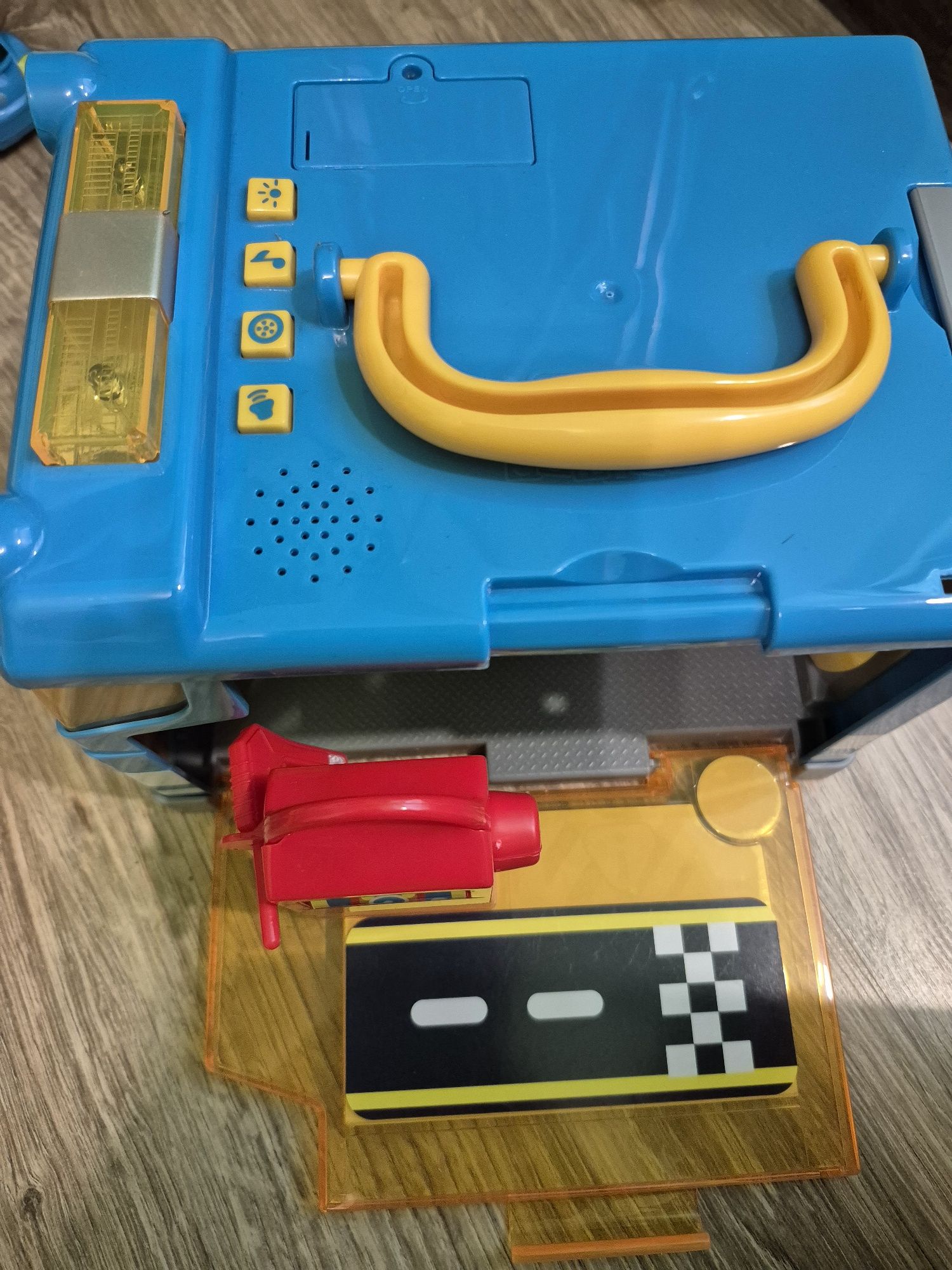 Пееща играчка Бензиностанция +количка