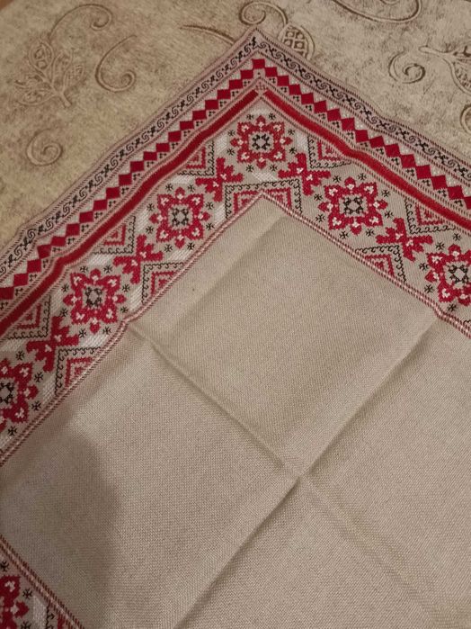 Продавам каре от ленена панама ръчно шито