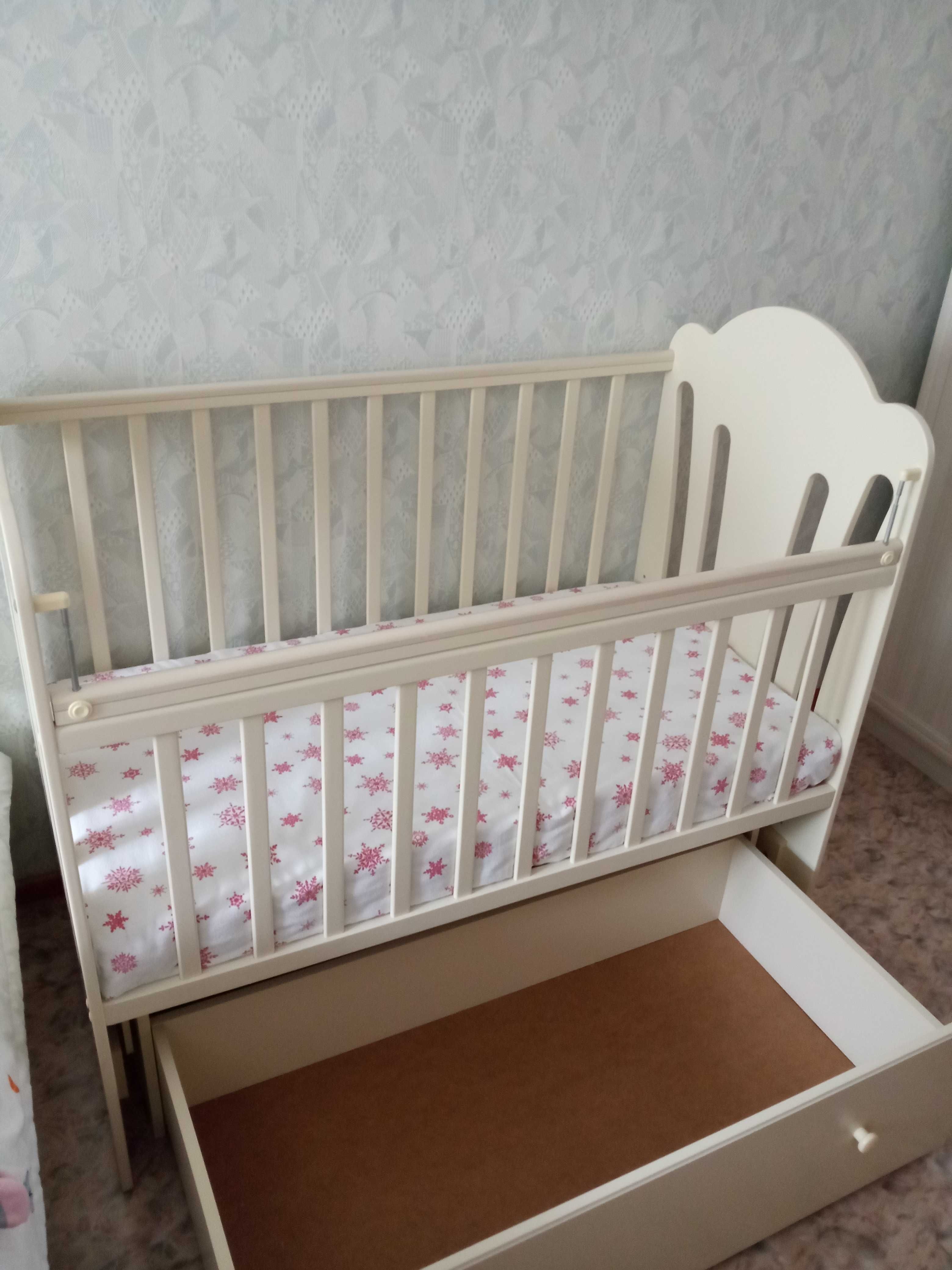 Кроватка-манеж для малышей