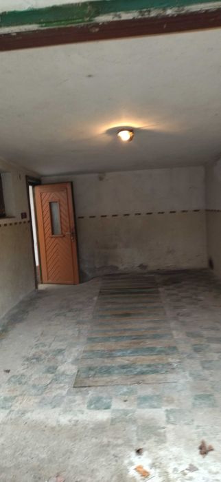 Гараж и 2 открити паркоместа под наем до супермаркет "Фантастико"