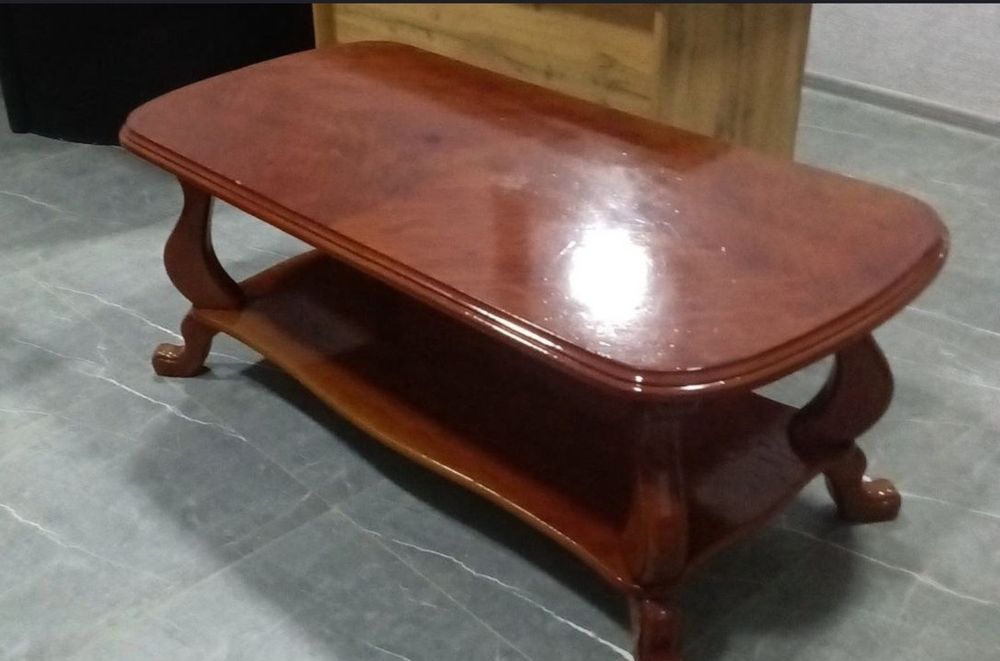 Кресла с диваном и журнальным столомпосле реставрации