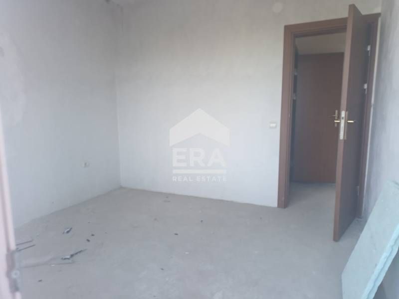 Продава се Двустаен апартамент в Варна, Колхозен пазар - 55 кв.м за 1696 €/кв.м - Снимка #2