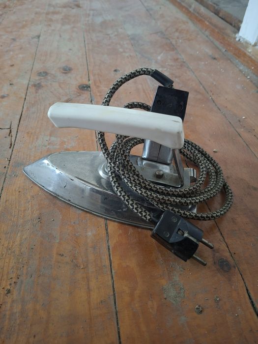 Стара ютия антика