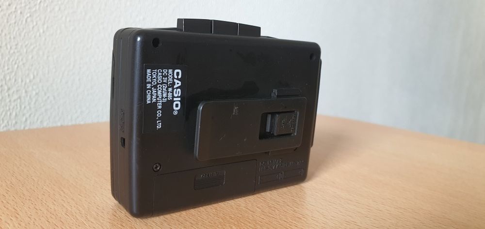 Vând walkman Casio W-885