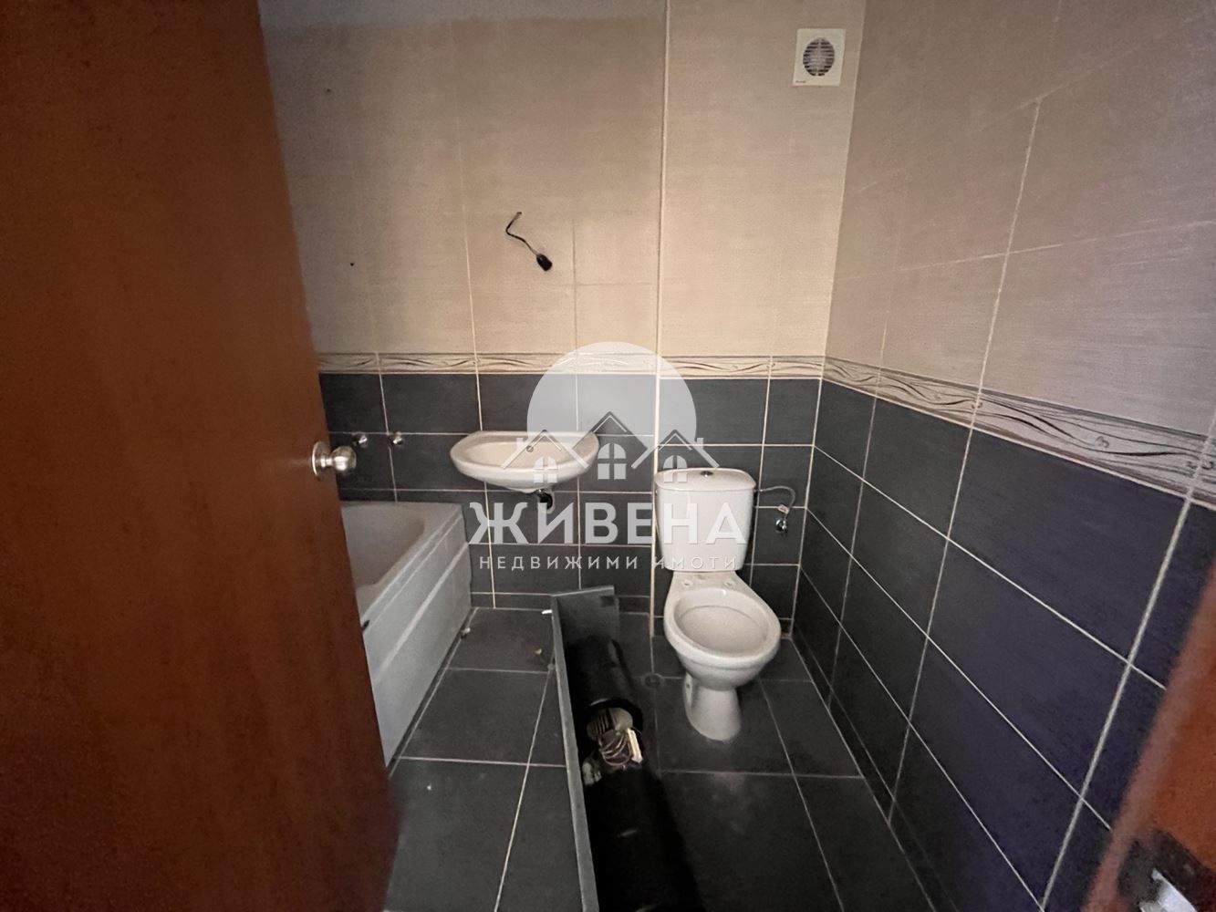 3-стаен апартамент, к.к. Св.Св. Константин и Елена, 180 кв.м, до ключ