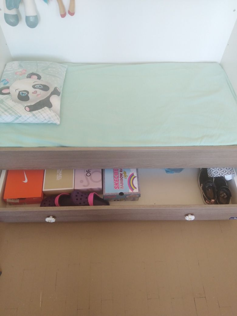 Комплект легло Лорели с матрак Магнифлекс