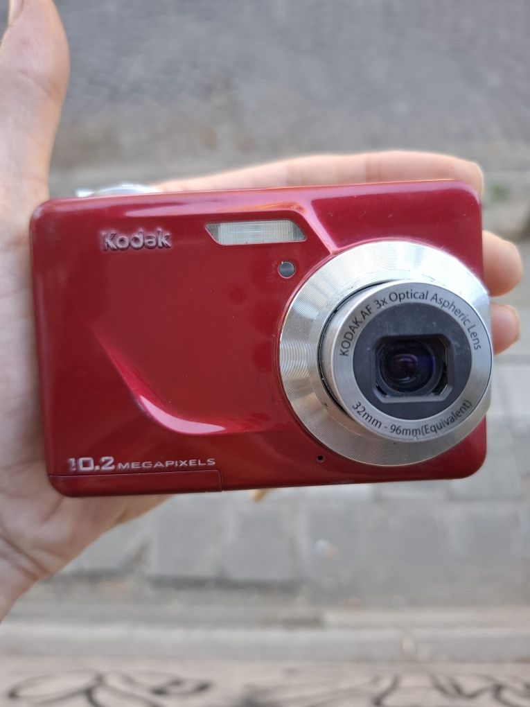 Компактен дигитален фотоапарат KODAK EasyShare C180