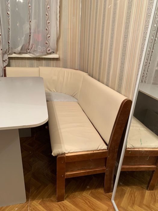 Диван угловой в хорошем состоянии