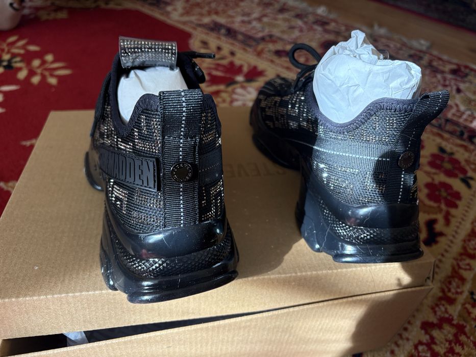 Чисто нови маратонки Steve Madden