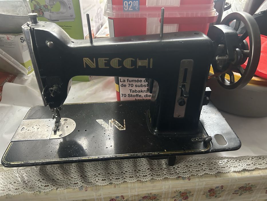 Masina de cusut Nechi cu masa