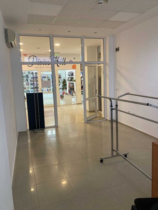 Дава се под наем Магазин в Бургас, Славейков - 22 кв.м за 200 € - Снимка #1