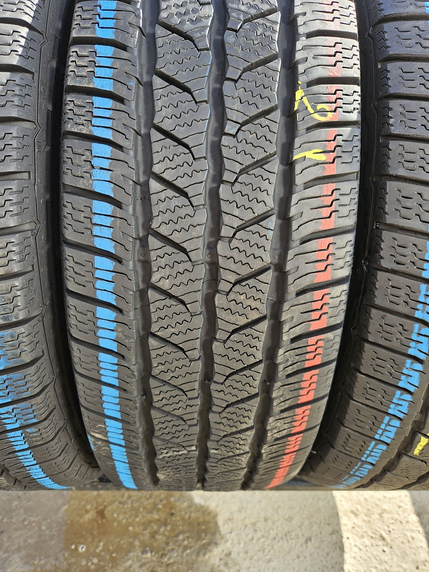 Vând anvelope 205/65/16 C 205/65r16 C CONTINENTAL