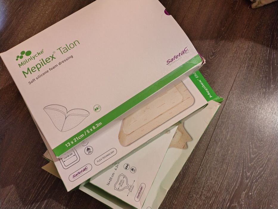 Vând 4 cuti pansamente MEPILEX