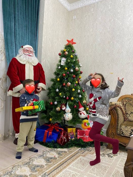 продается ЕЛКА с ДЕДОМ МОРОЗ