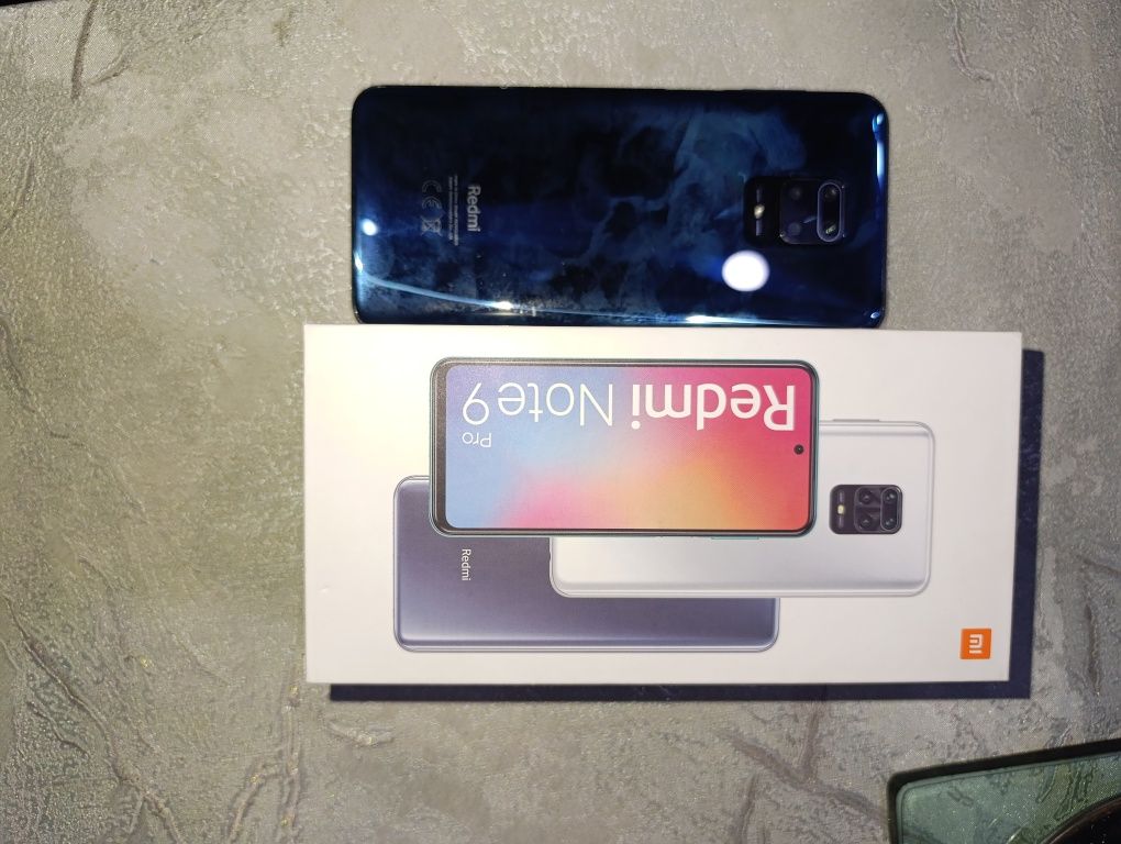 Redmi pro 9 telfon smartfon pasida ekranda singan joyi bor...