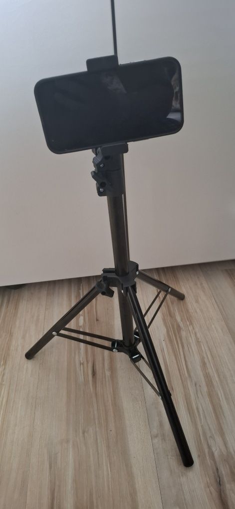 Статив, стойка за телефон, фотоапарат и др.