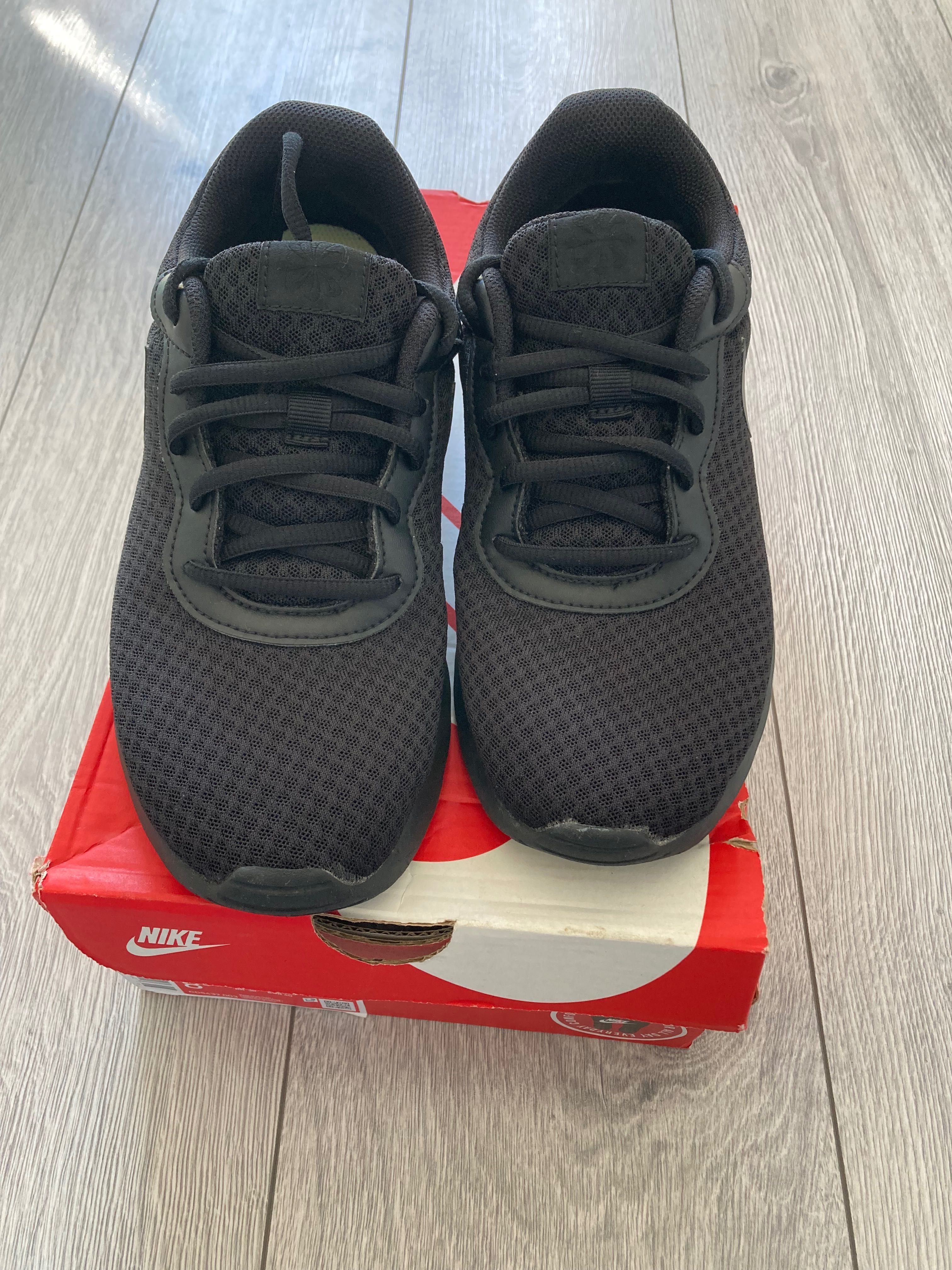 Черни мрежести маратонки Nike 40рр!