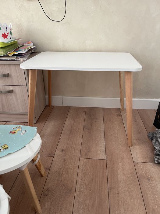 Продам детский стол со стульями