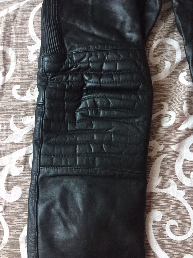 Pantaloni de piele moto