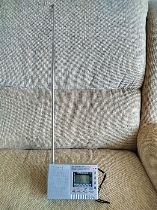 Radio AM/FM, Smart cu ceas si alarma, cu 2 baterii AA