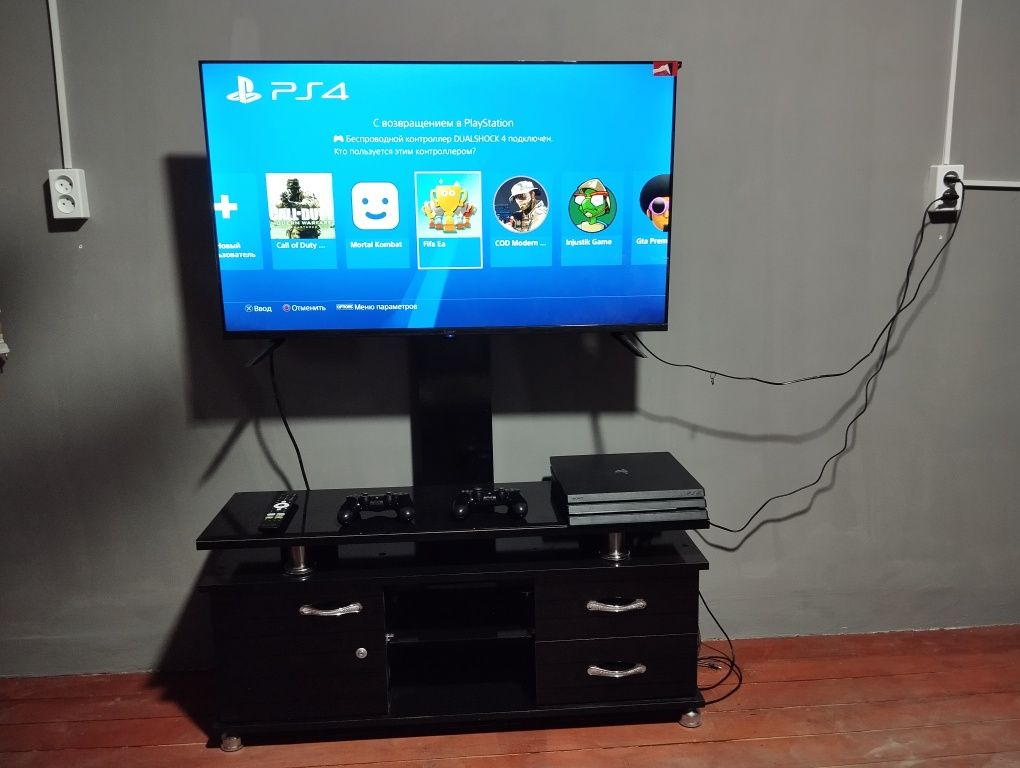 Plesteshin 4 pro 1 Tb sotiladi.