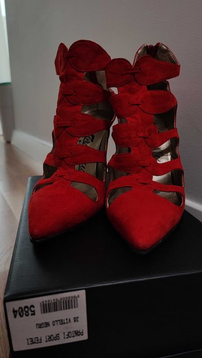 Sandale închise din piele naturală întoarsă