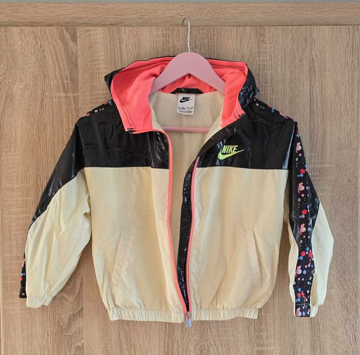 Оригилна ветровка Nike