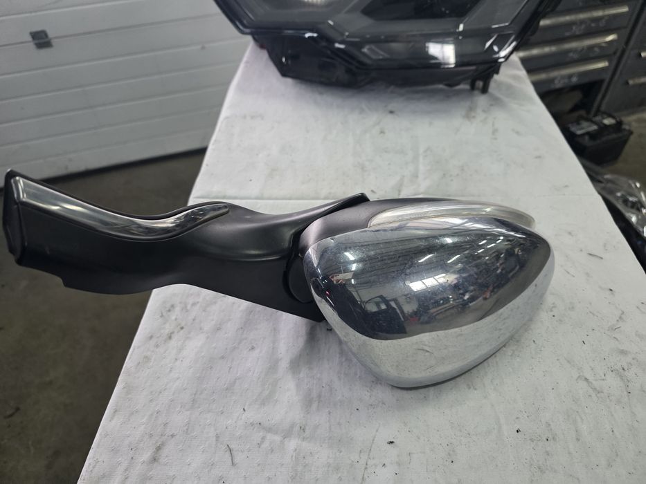 Дясно огледало за Пежо 2008