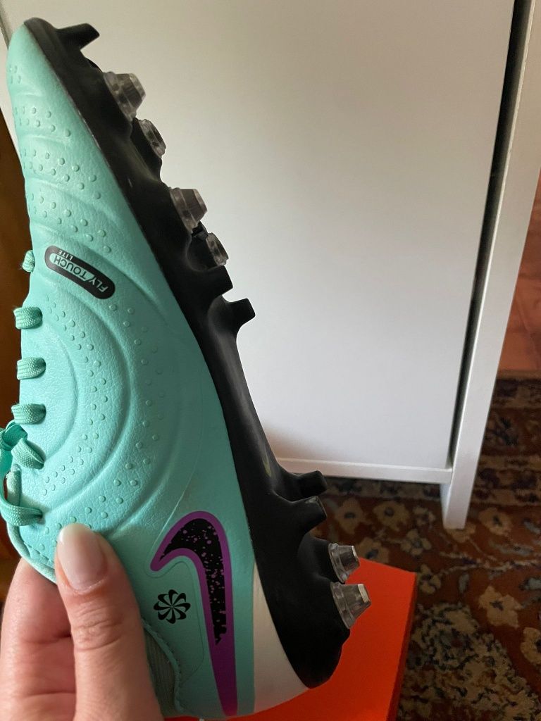 Оригинални калеври/футболни обувки на Найк/Nike