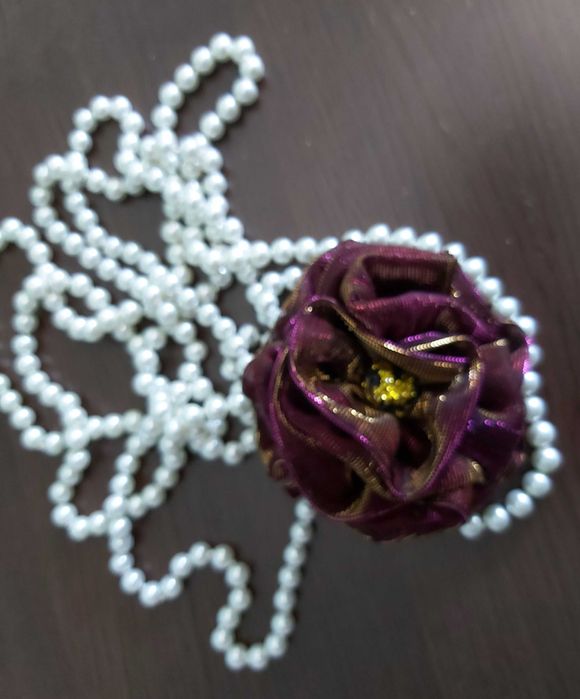 Брошки цветя от коприна