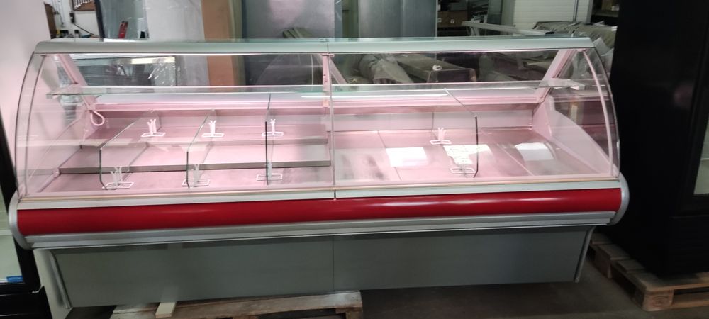 Хладилна щандова витрина за свежо месо или колбаси и млечни продукти