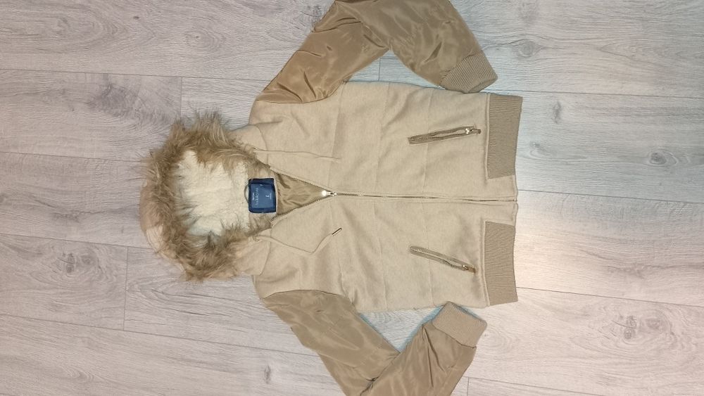 Geaca tip hanorac Bershka mărimea S-M