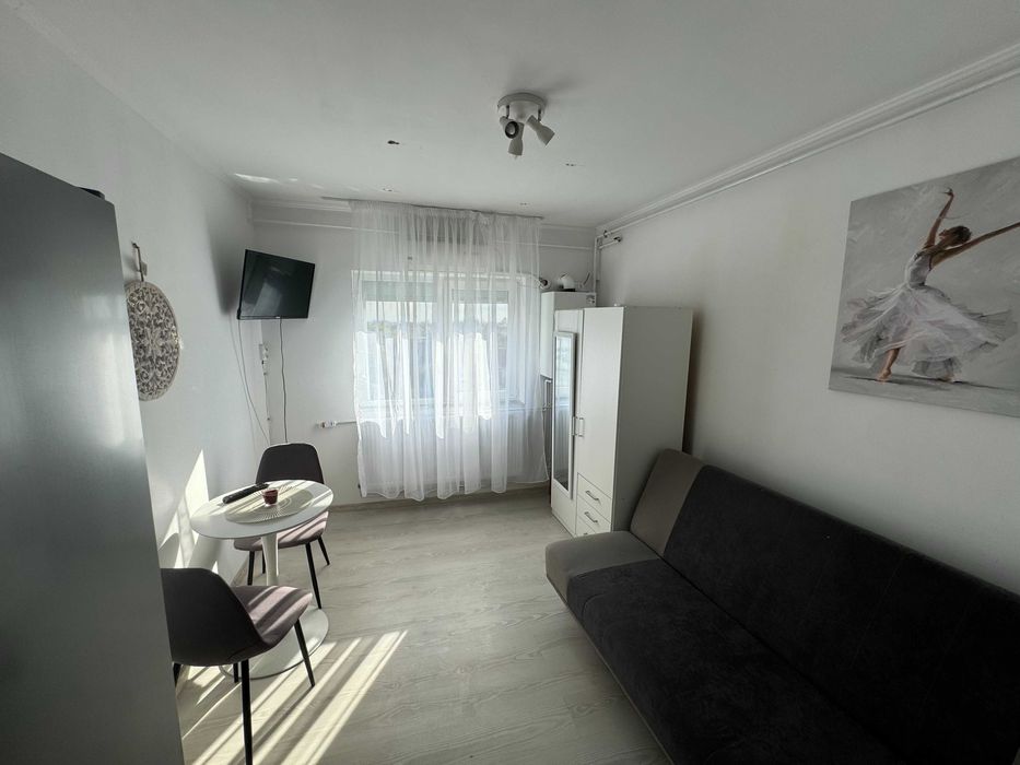 Proprietar inchiriez garsoniera in Soarelui, centrala pe gaz proprie.