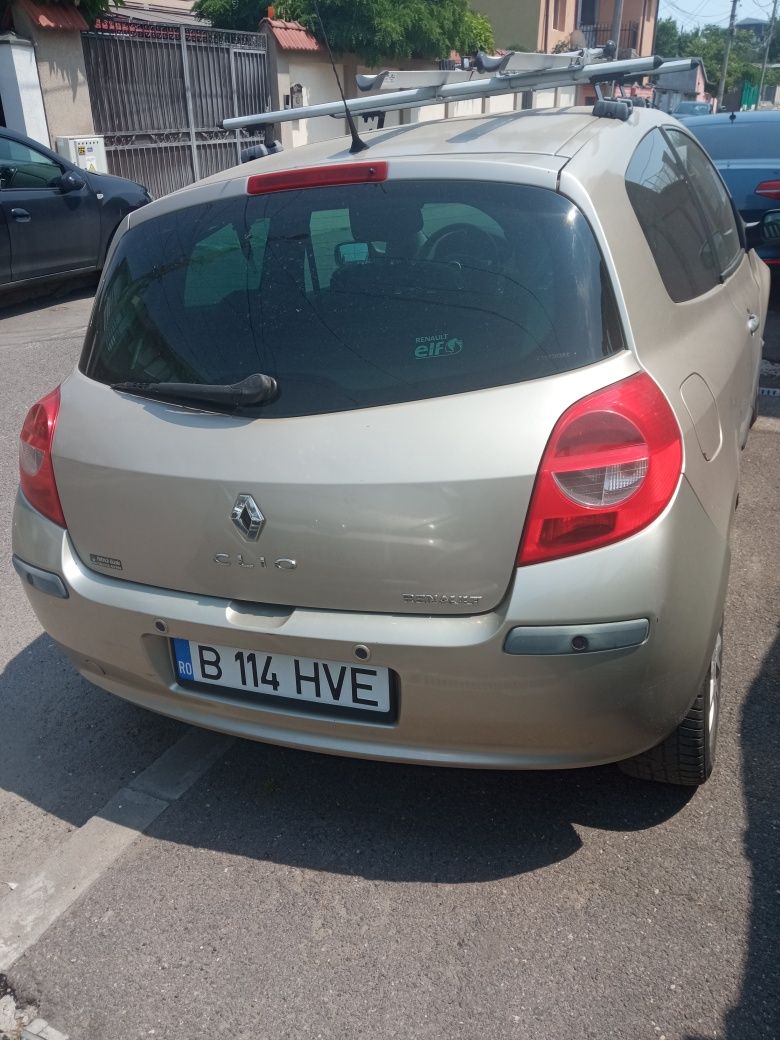 Vând Renault Clio