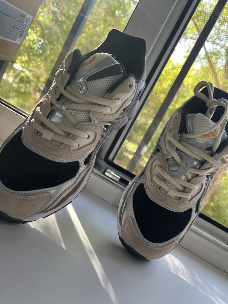 Продам кросовки asics