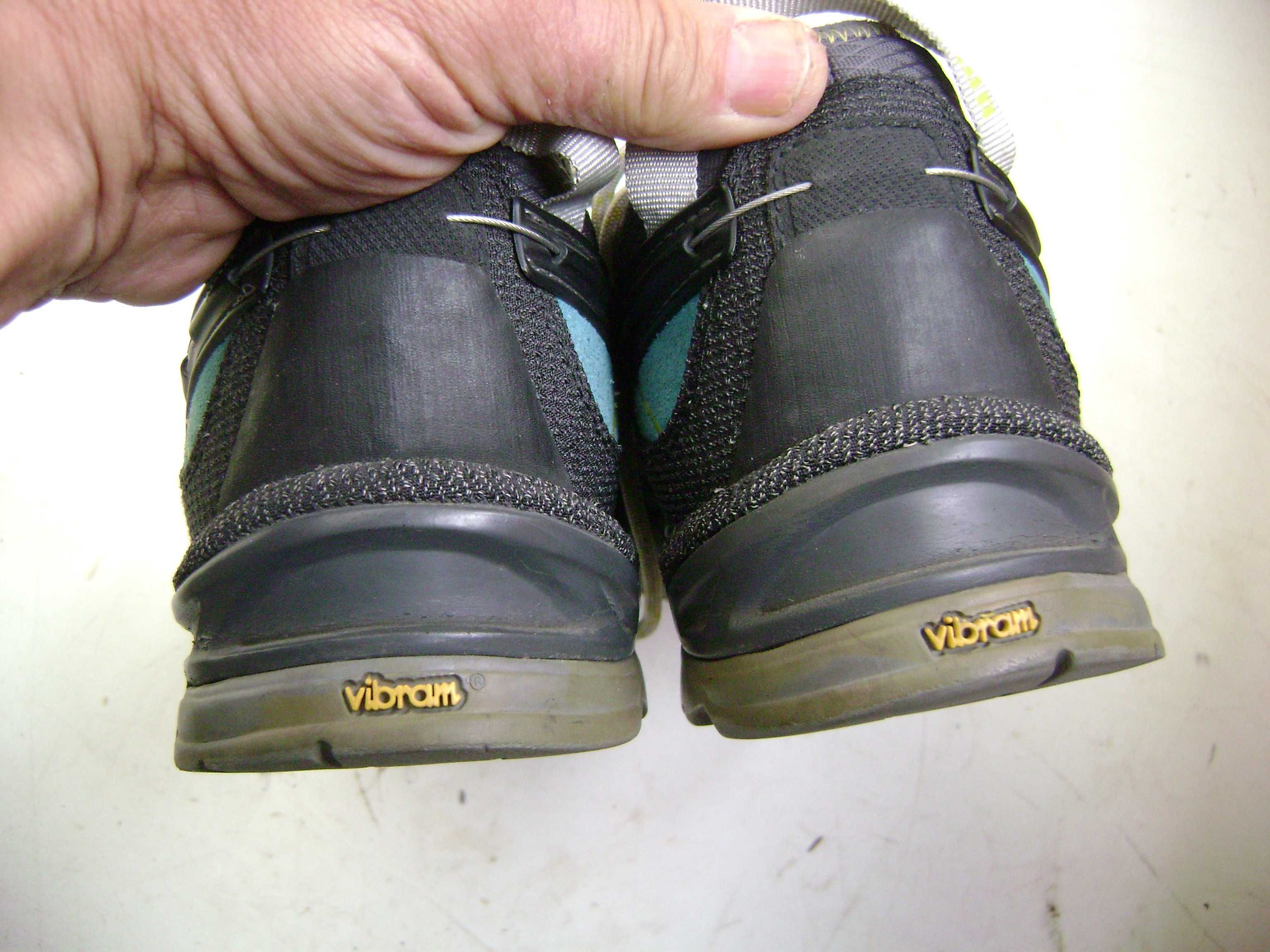 Продавам туристически обувки Salewa Gore Tex номер 41