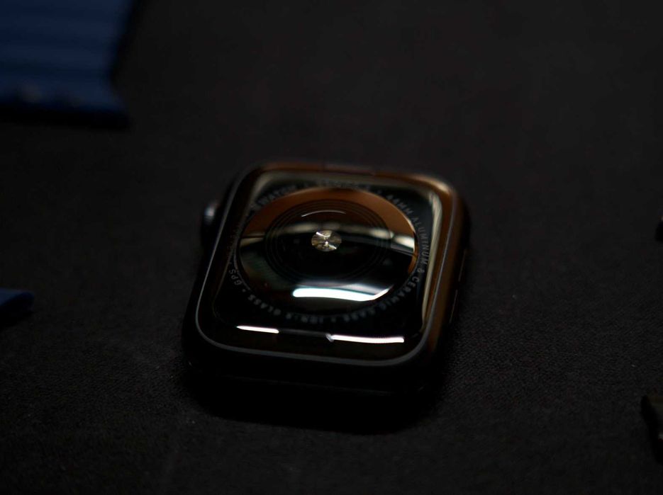 Apple Watch Series 5 44mm + 3 Каишки