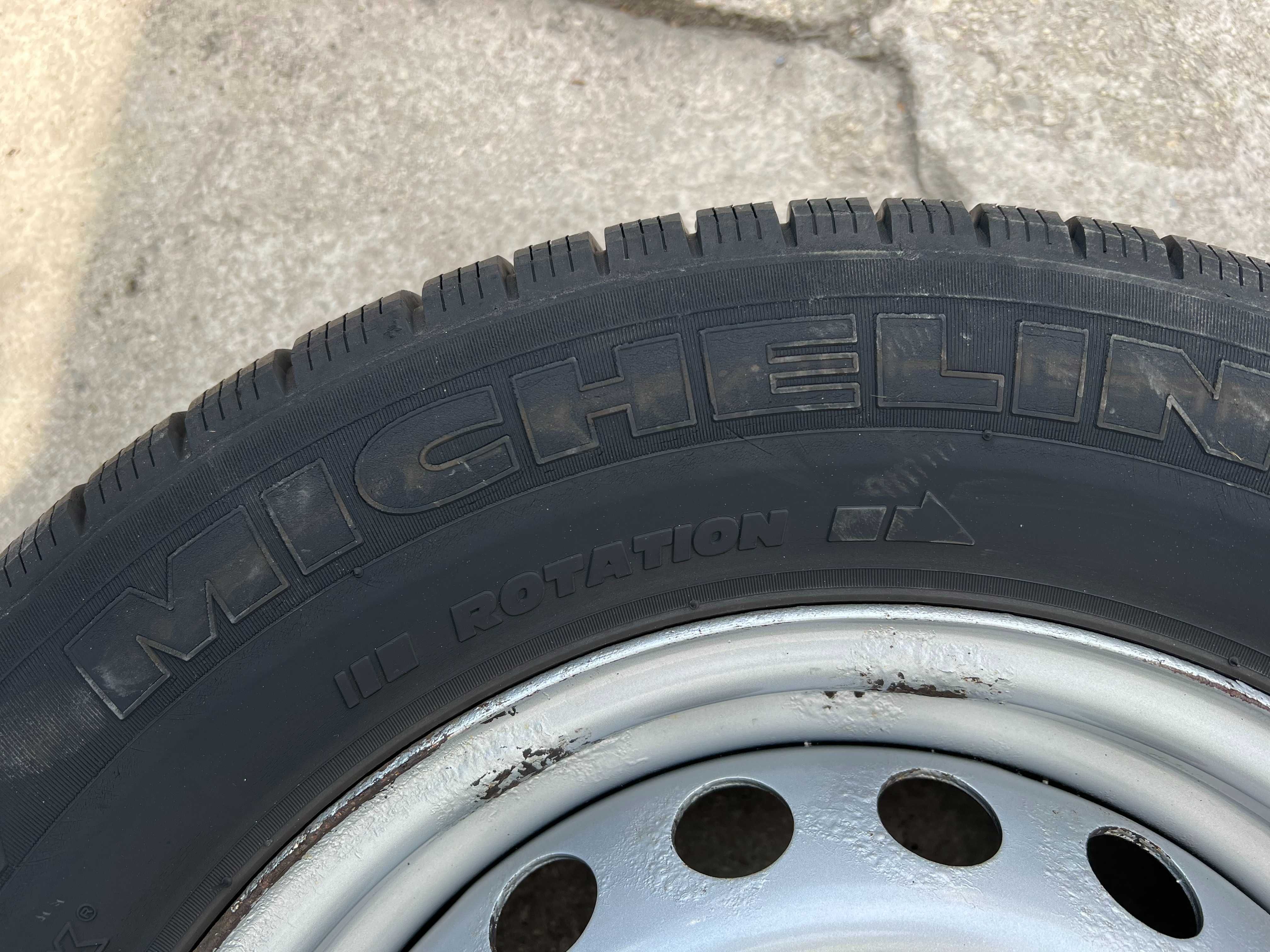 Продавам зимни гуми Michelin DOT3123 с джанти за бус ФОРД/FORD!