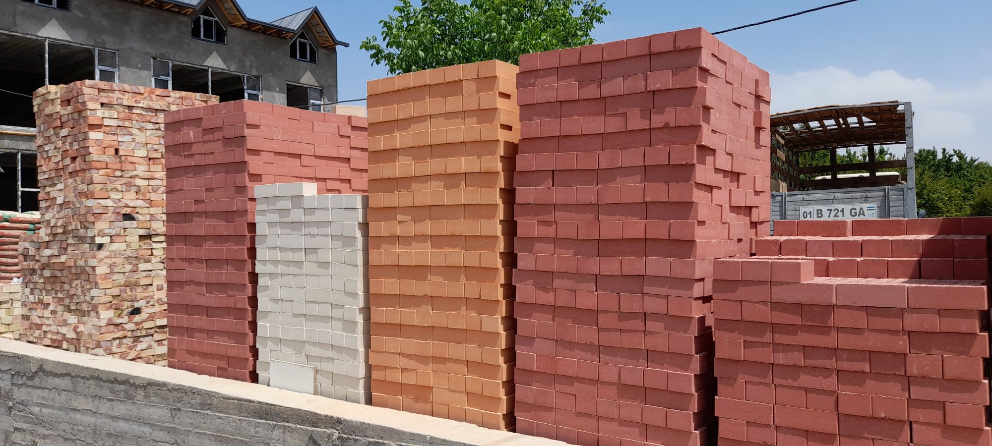 Кирпичная кладка балконов установка новые рамы решотки козерки