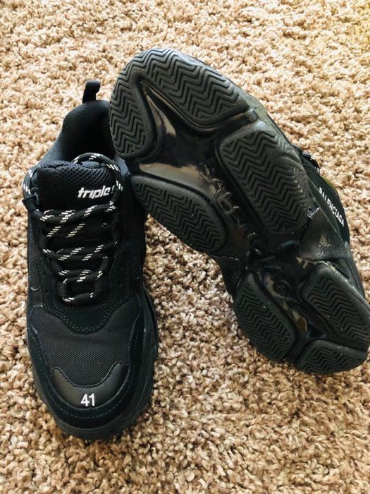 Adidasi 41 merg la 42