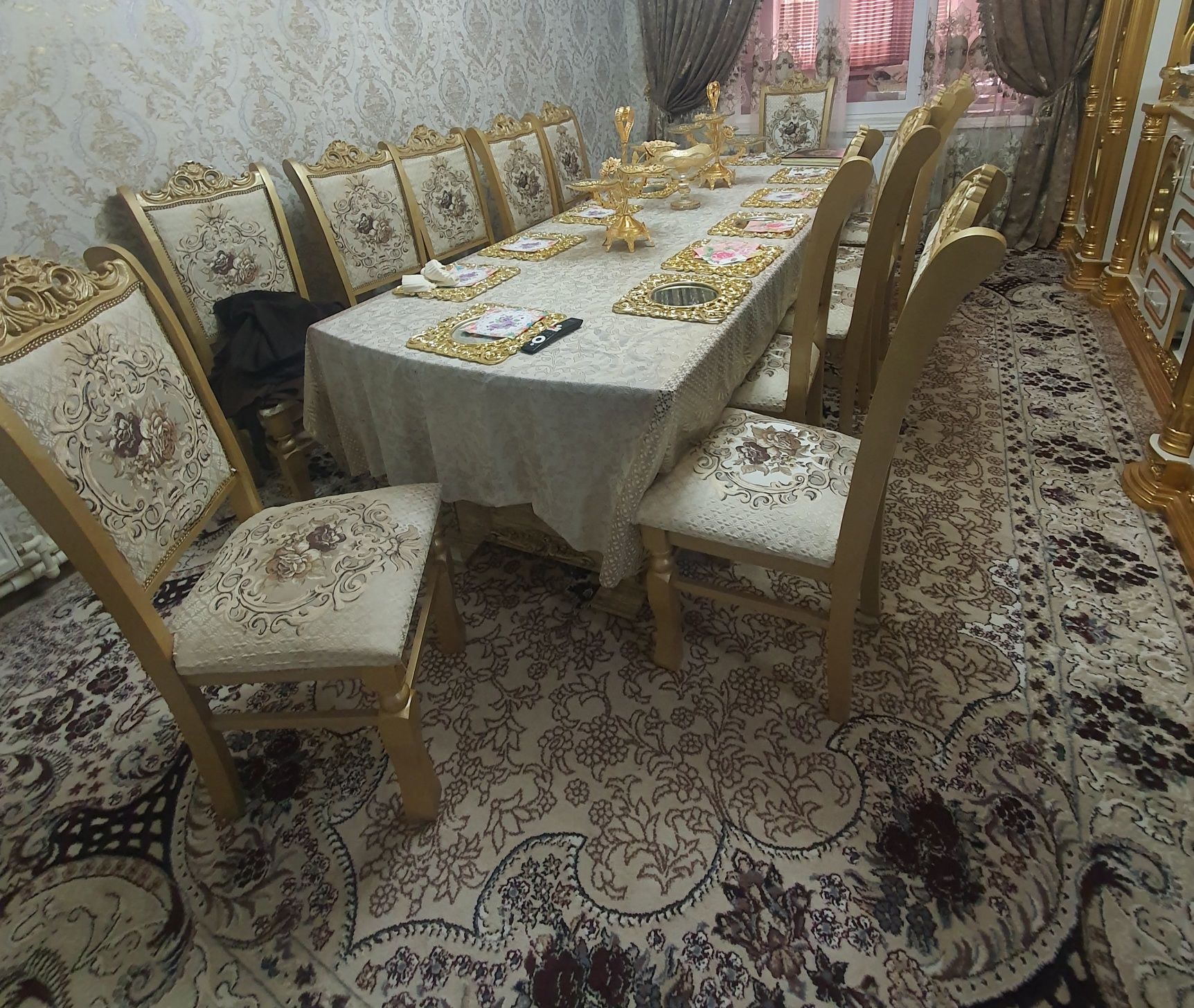 Стол стул для гостиной