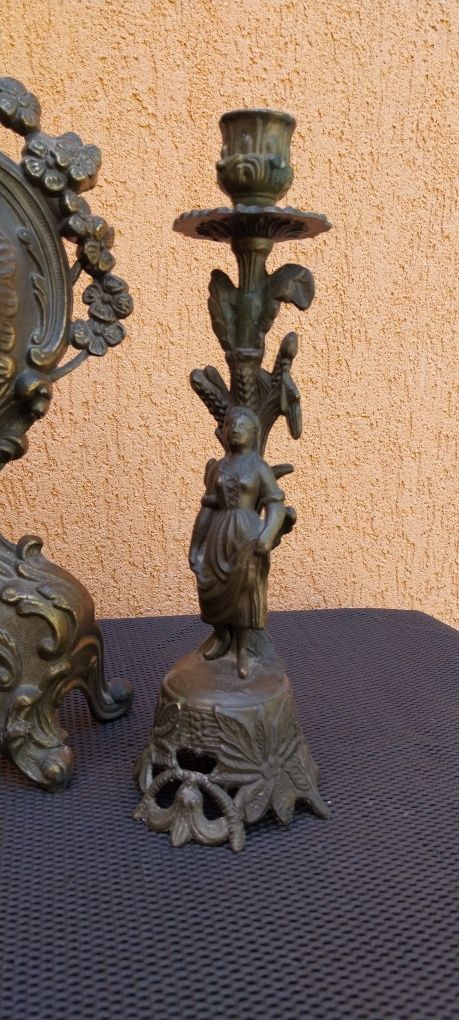 Ceas semineu cu doua sfesnice,bronz